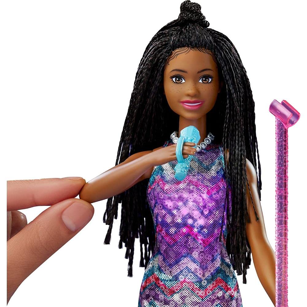 Barbie GYJ23 - Bühne frei für große Träume Malibu Barbiie Puppe