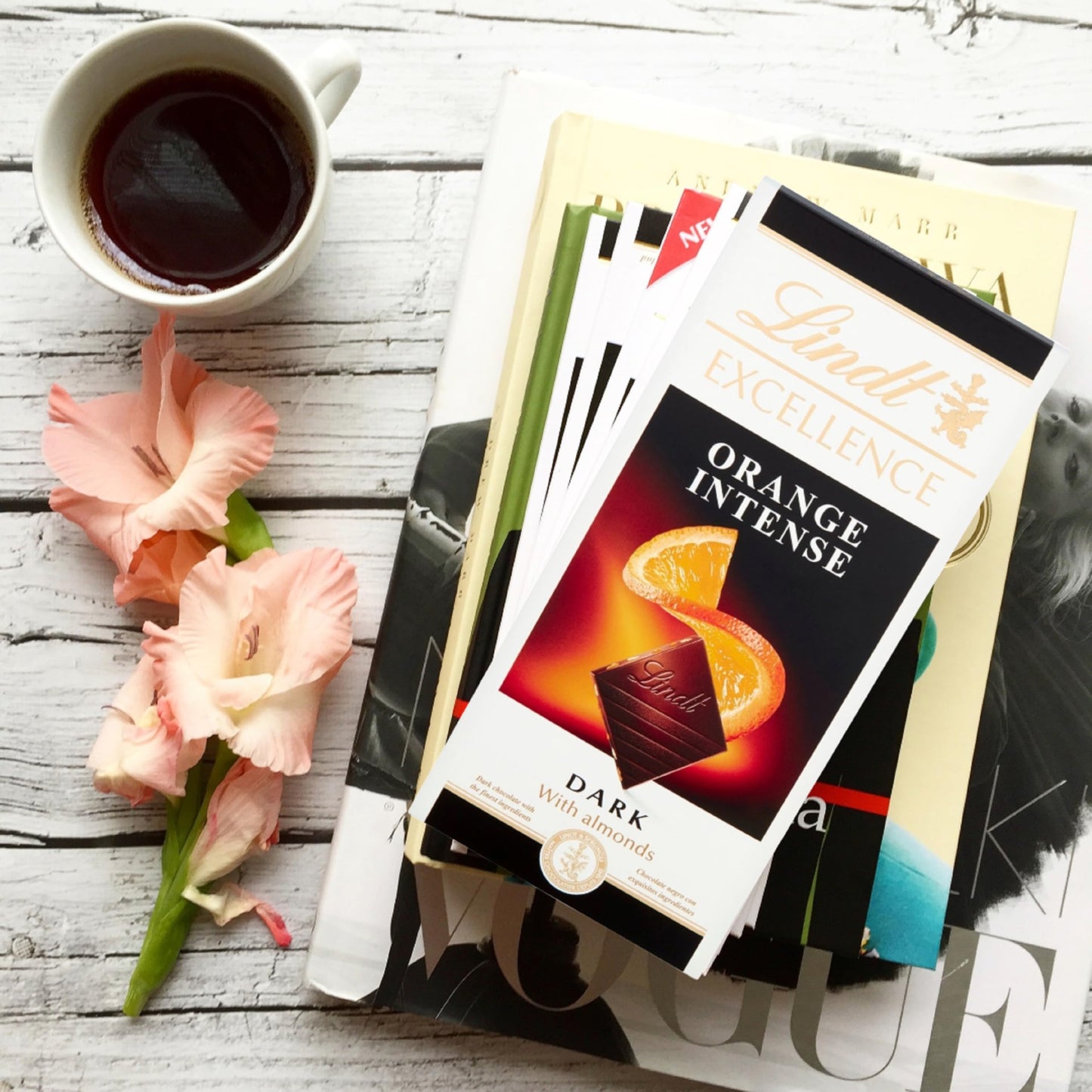 Dark Chocolate Hamper Gift Box - Irresistible Smooth 4 x 100g Caramel, Orange, Raspberry & Hazelnut Flavour Chocolate Bars, Chocolate Truffles 200g & 2x35g Hazelnut Bars. Mothers Day Gifts for Mum