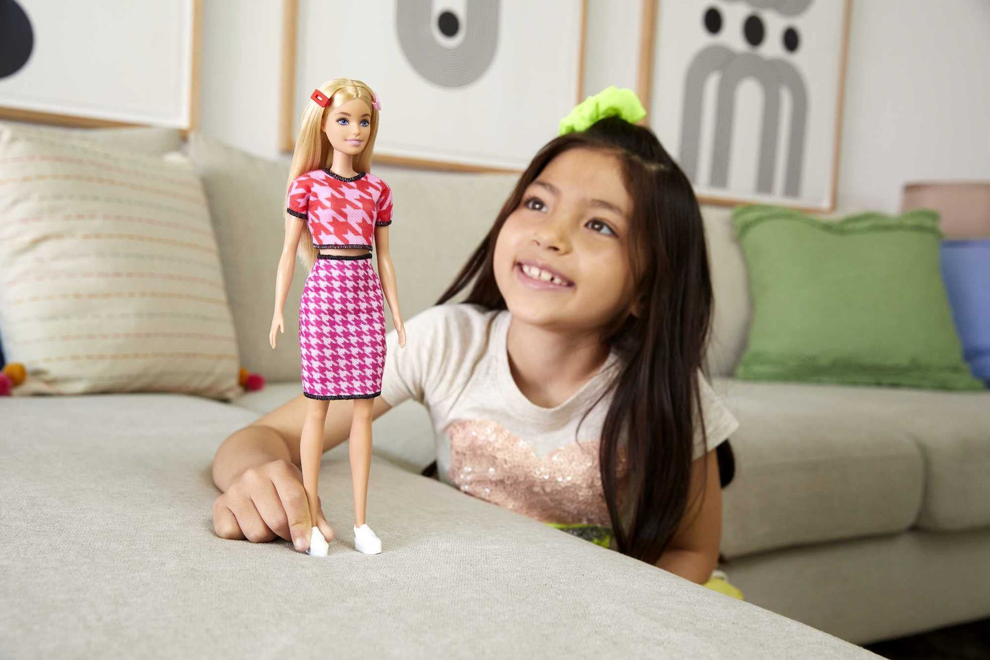 Barbie Fashionistas Doll Blonde Hair with Outfit & Accessories