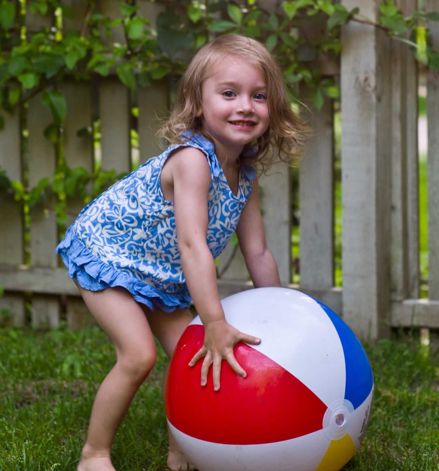 Bestway Swimming Pool Beach Ball - 3 x 20inch Multi-Coloured Beach Balls Inflatable Pool Floats with Unique Card. Pool Ball is Suitable for Holiday Games, Party Games for Kids.