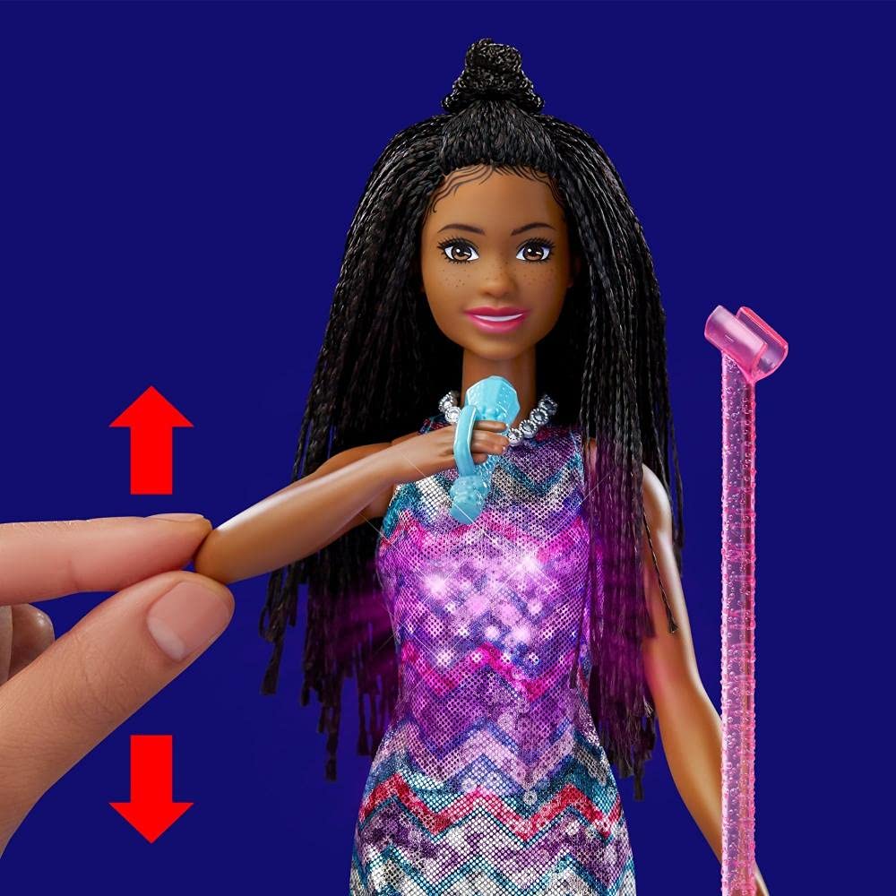 Barbie GYJ23 - Bühne frei für große Träume Malibu Barbiie Puppe