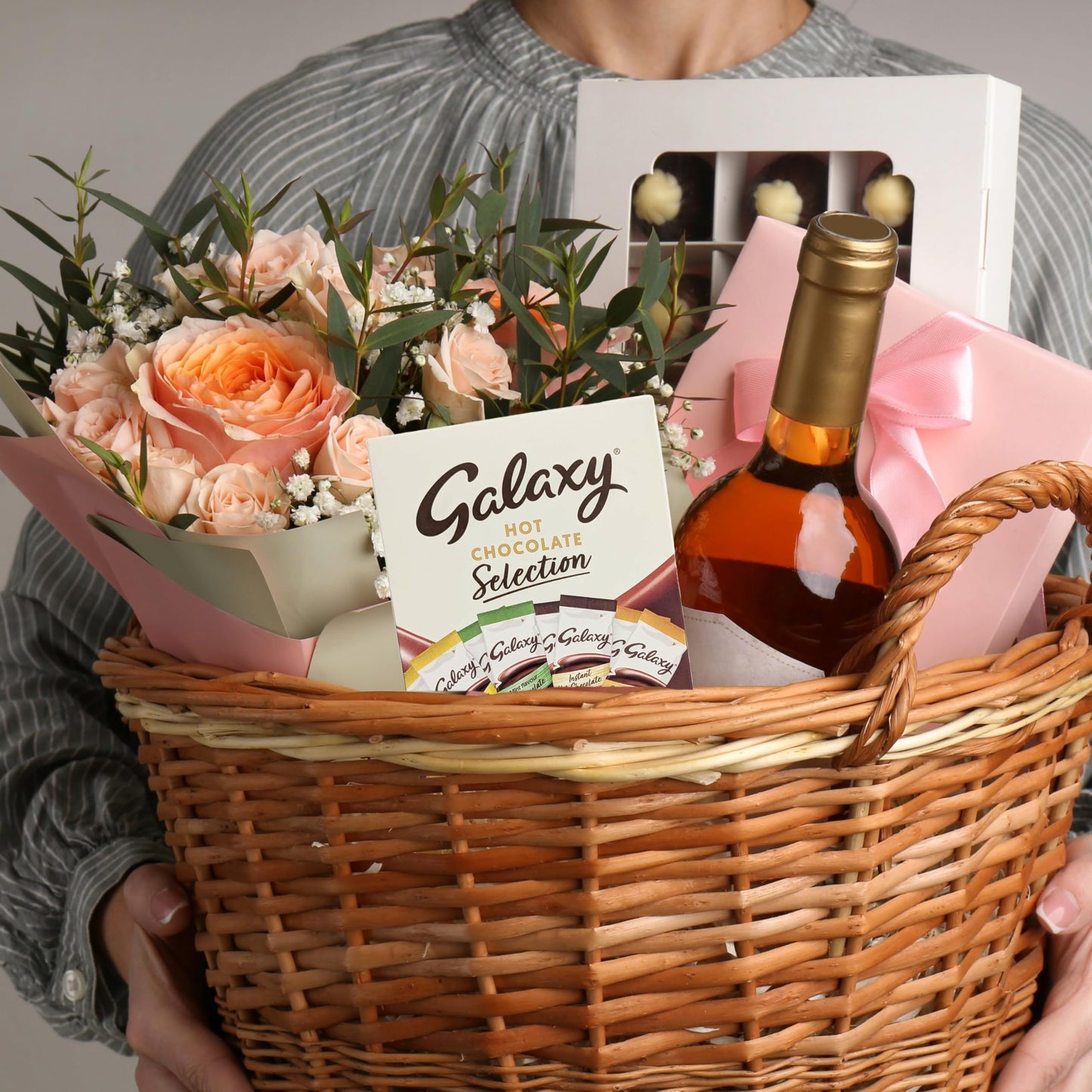Hot Chocolate Gift Set Box of 8 Sachets 4 Flavours 200g
