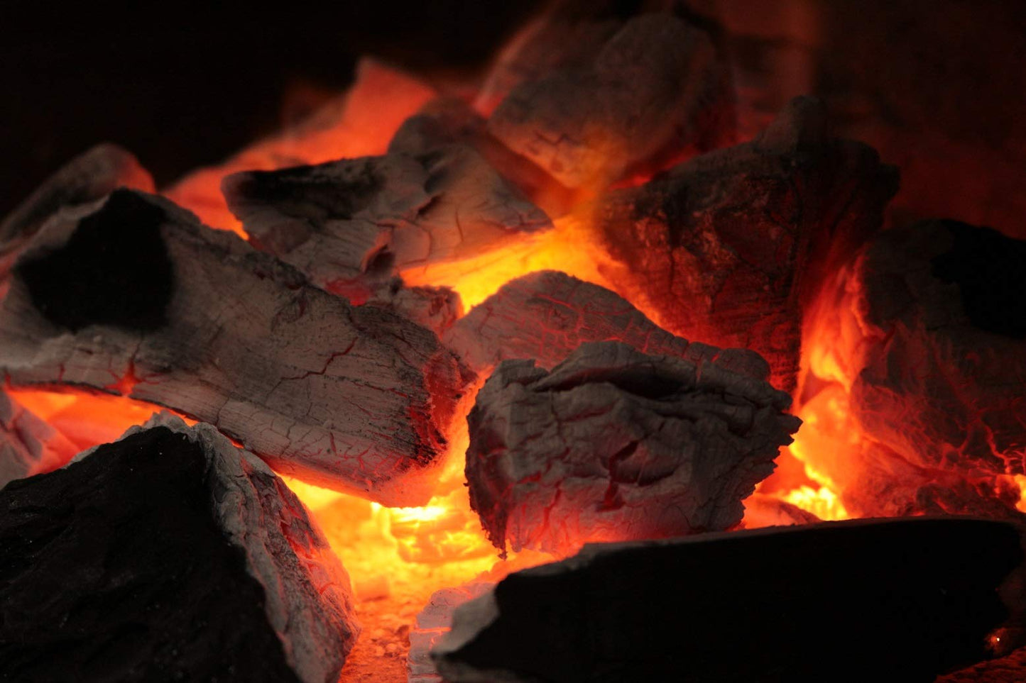 Big K Real Holzkohle Grillkohle, aus Hartholz, Restaurantqualität, für BBQ, Grillen, Öfen und Pizza-Backofen & Tigerbox-Sicherheitszündhölzer