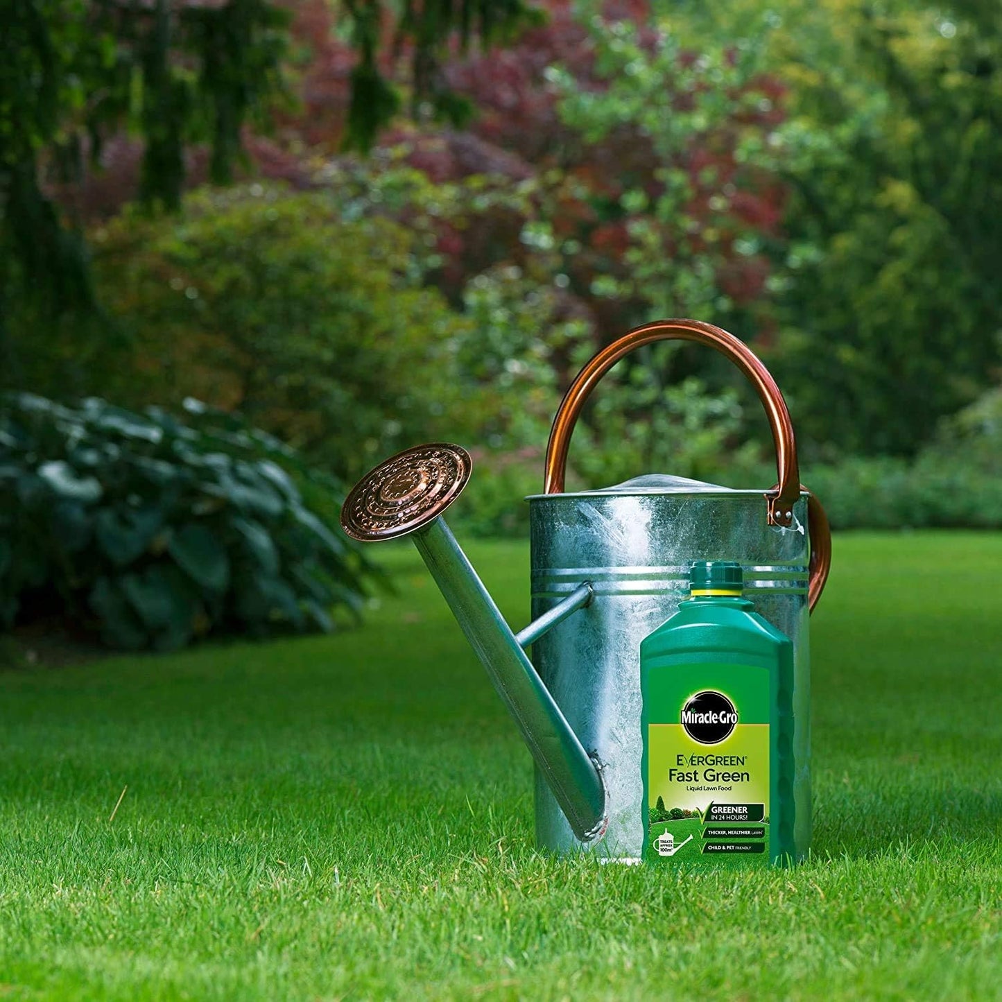 Miracle Grow Liquid Lawn Feed - Lawn Fertiliser Bundle of 1L Fast Green Concentrate Lawn Food & 1L Ready to Use Spray and Feed Lawn Grass Fertiliser with Topline Card for Richer and Greener Grass