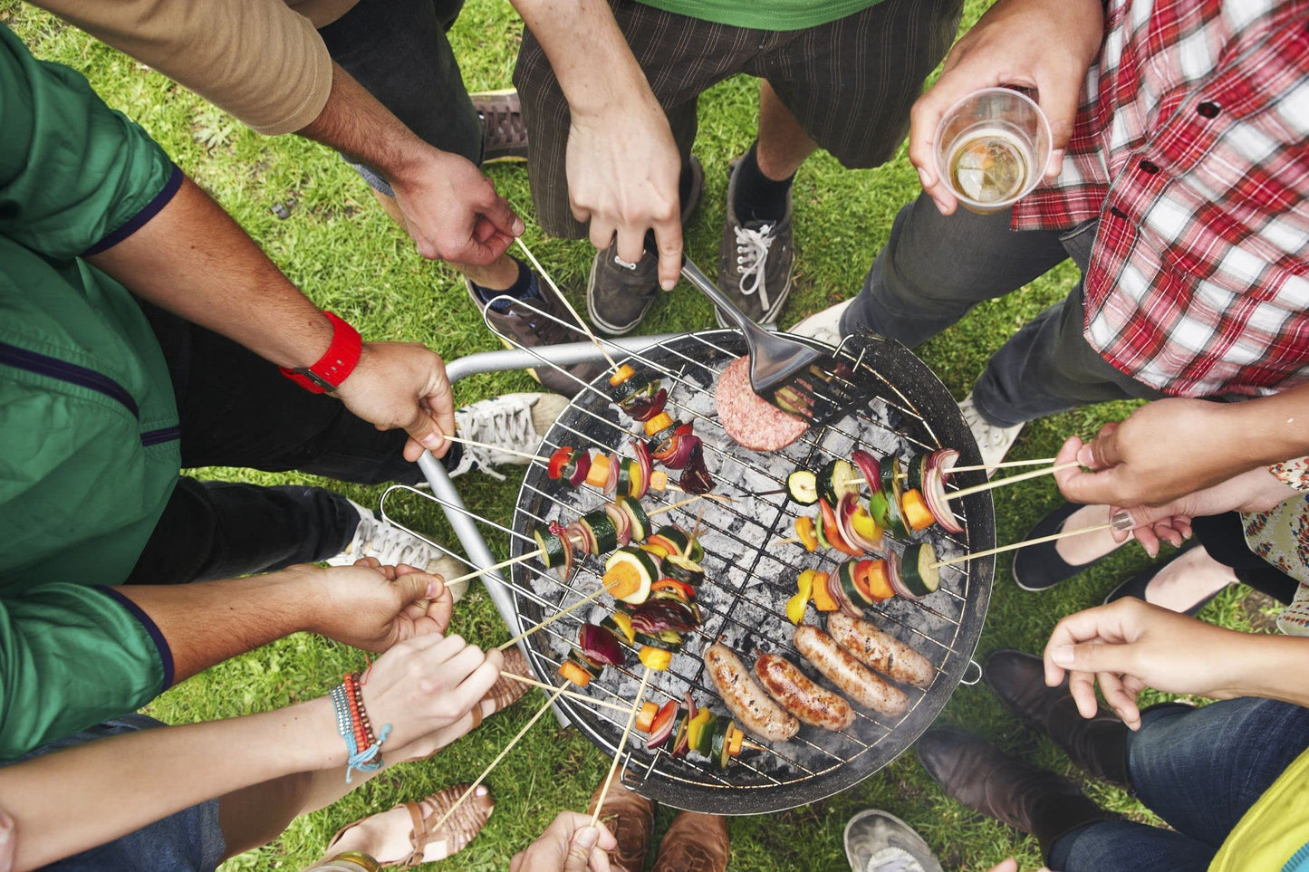 Big K Chilla-Grilla Restaurant Grade Lumpwood Charcoal 12kg Bag & Big K Woodies Natural Wood Wool Firelighters 300g with Topline Card. Perfect for Outdoor Barbecues, Camping BBQs.