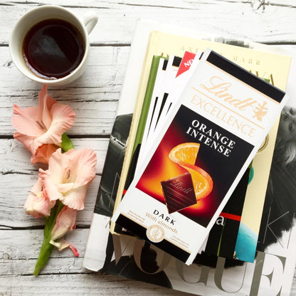 Dark Chocolate Hamper Gift Box - Irresistible Smooth 4 x 100g Caramel, Orange, Raspberry & Hazelnut Flavour Chocolate Bars, Chocolate Truffles 200g & 2x35g Hazelnut Bars. Mothers Day Gifts for Mum