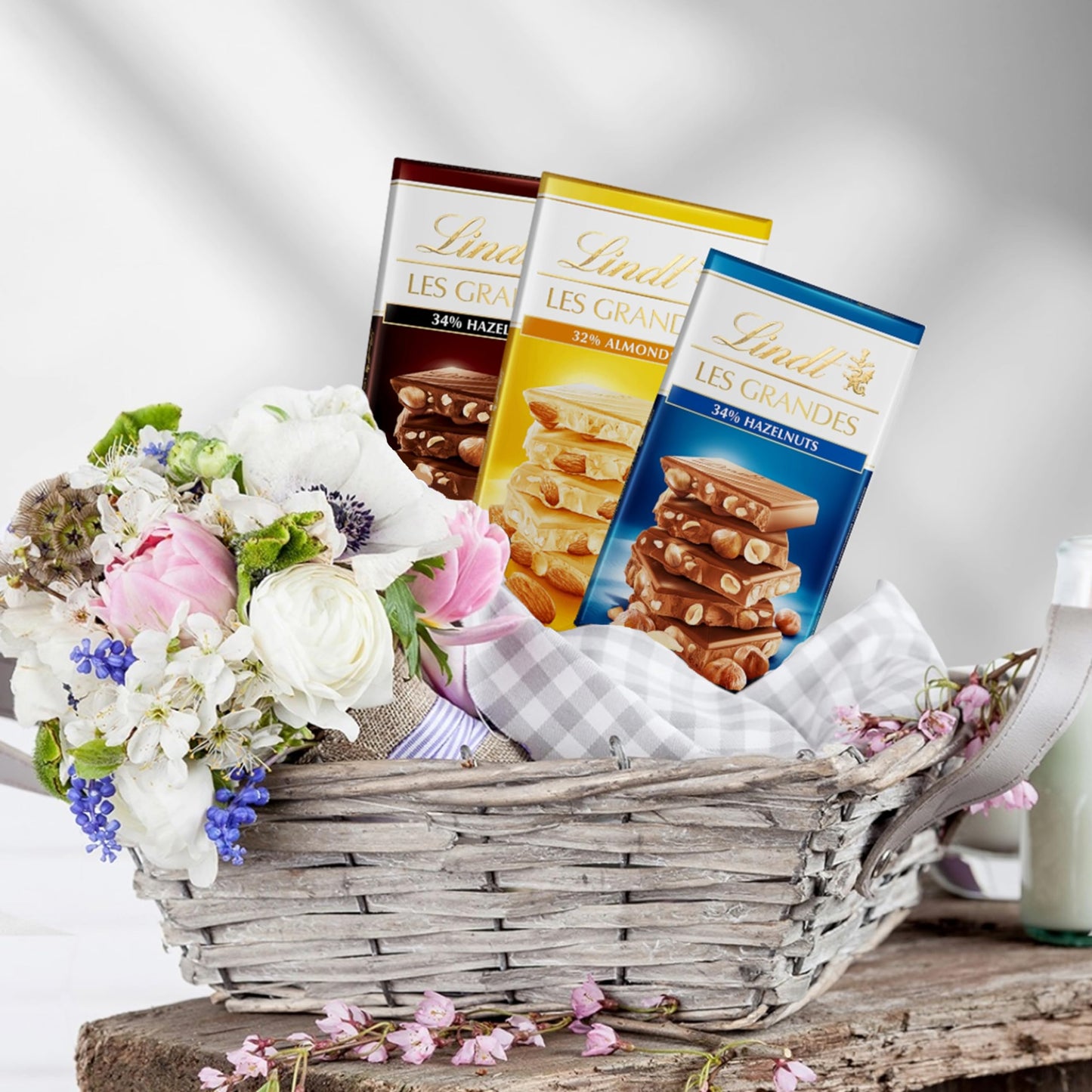 Les Grandes Chocolate Bars Bundle - Assorted Pack of 3 x 150g Milk Hazelnut, Dark Hazelnut & White Almond Bar Chocolate Bulk with Topline Card. Chocolate Gift for Sweet Hamper, Stocking Fillers